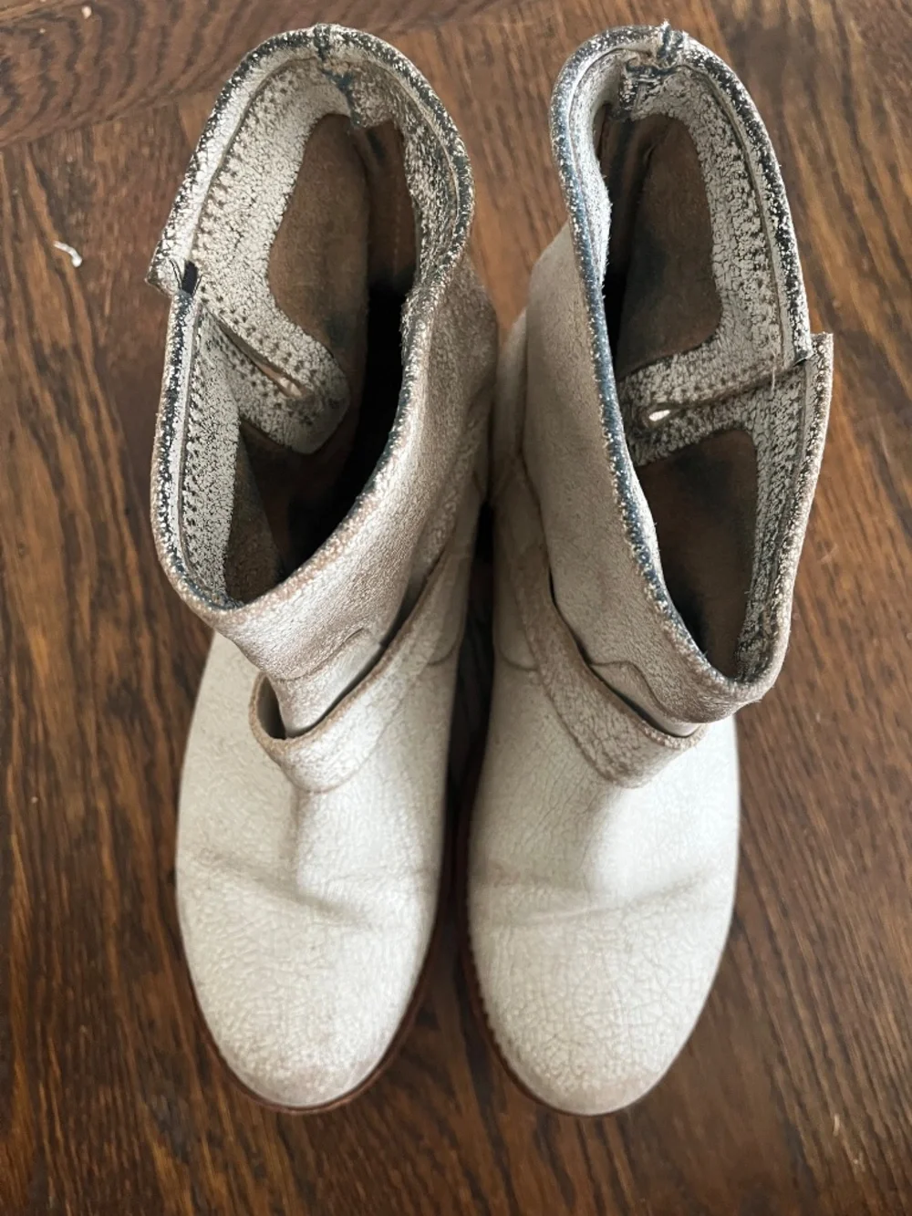 Frye Veronica women's 6 distressed white leather